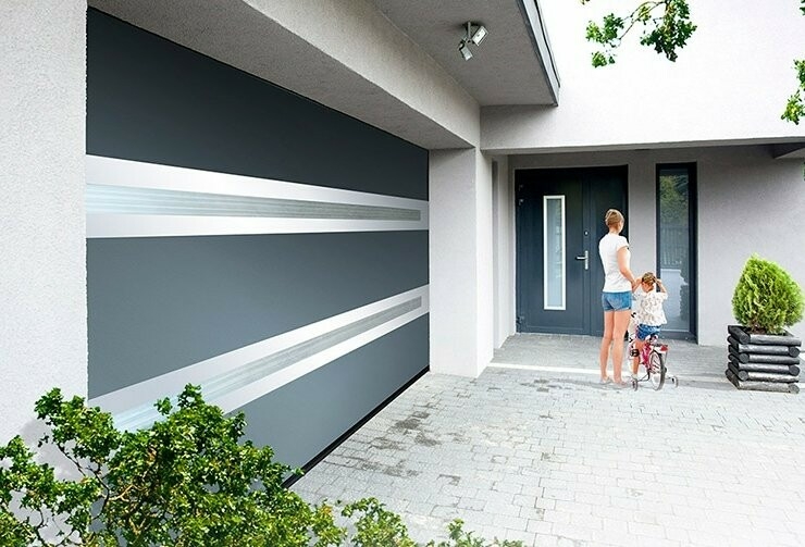 Visio-panoramic garage doors