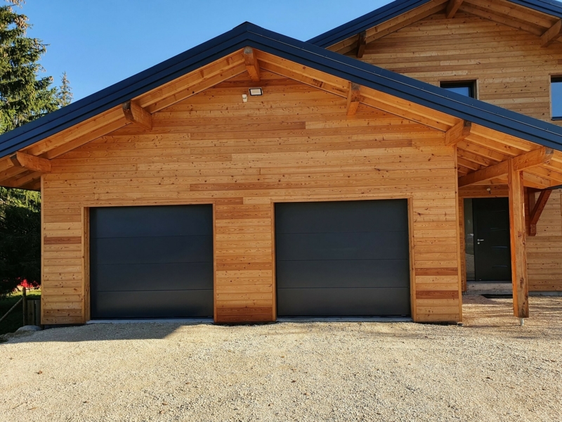 Garage door without smooth groove lacquer option
