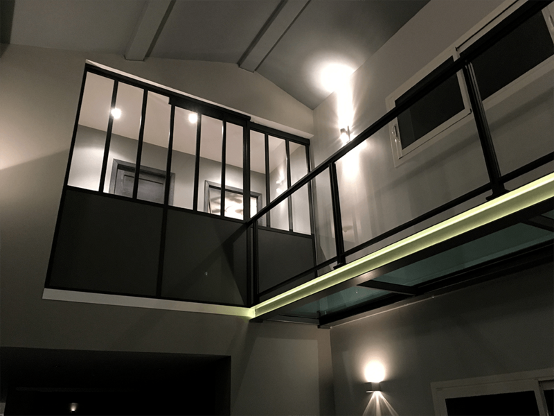 Balustrades with Glazing Infill under Handrails