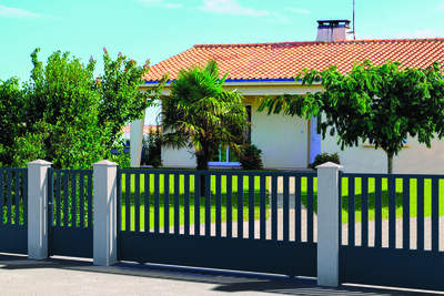Gate alignment with fencing