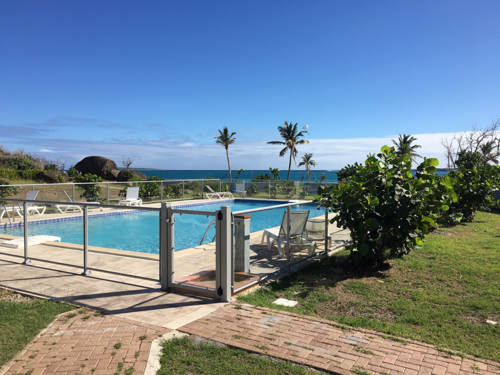 Barrière de piscine vitrée