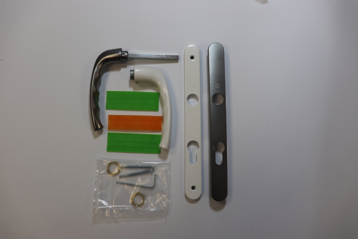Wicket door APD Glued Villa : Normal handle+Accessories(Without barrel) - Kit n°741